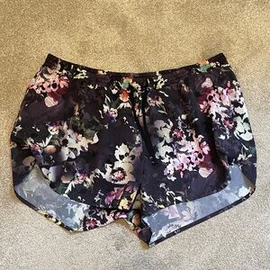 Active wear shorts - floral